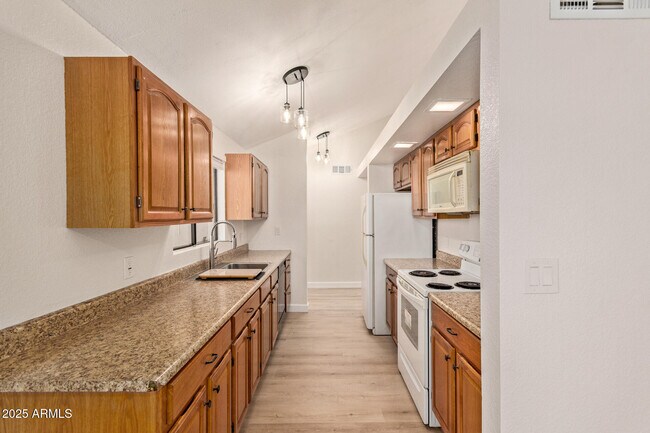 Building Photo - 17225 N 16th St