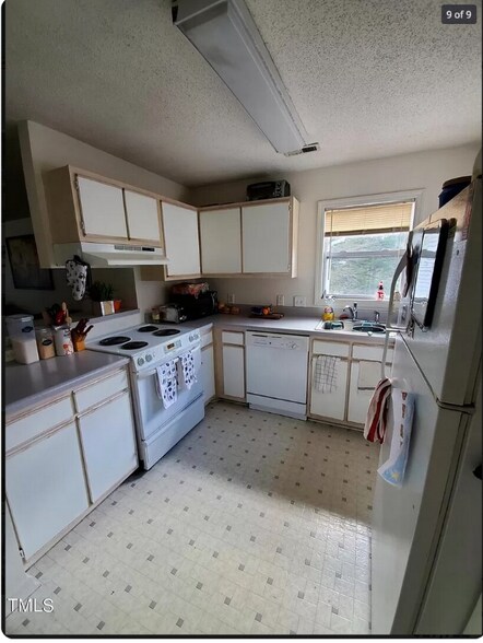 Building Photo - 1420 Collegiate Cir