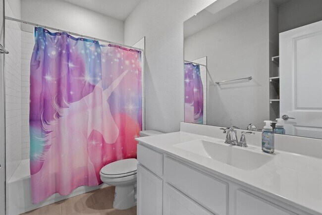 Building Photo - 5317 Baythorne Dr