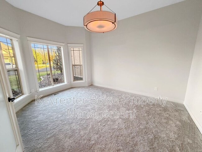 Building Photo - 1141 E Crowne Pointe Dr