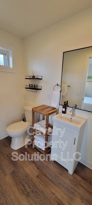 Building Photo - 923 E Central Entrance