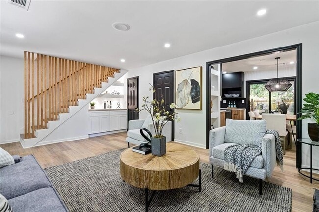 Building Photo - 1249 N Lea Ct SE