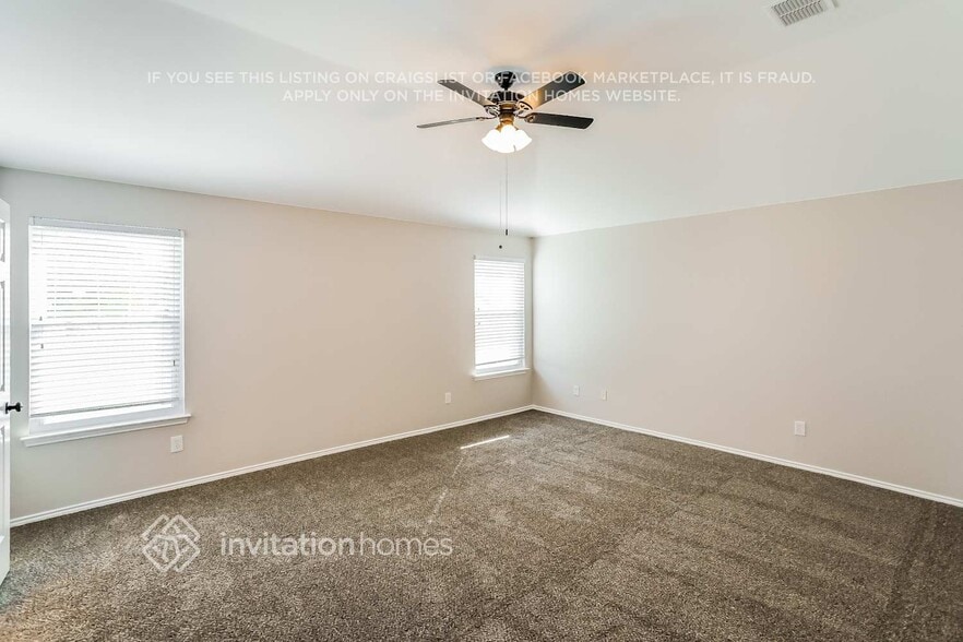 Building Photo - 250 Pine Crest Dr