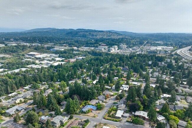 Building Photo - 3Bd/1.75Ba Bellevue House