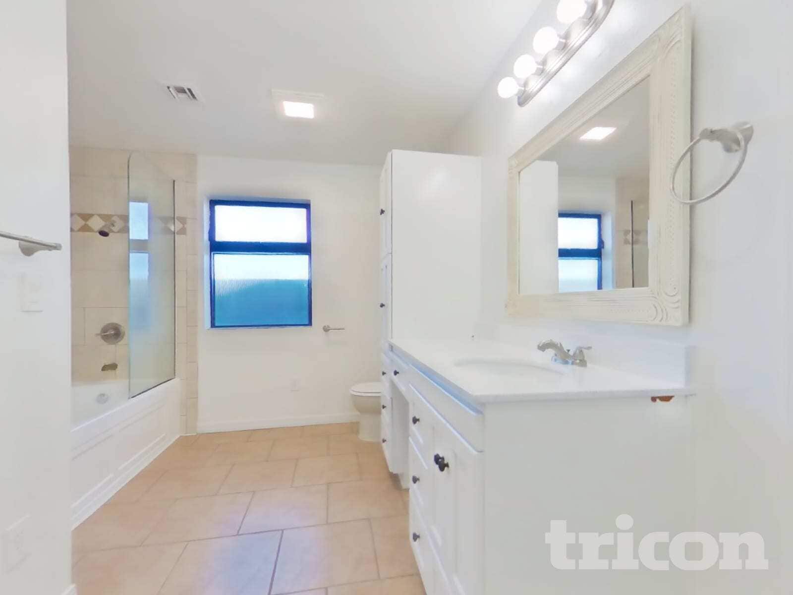 Building Photo - 2108 W Hermosa Dr