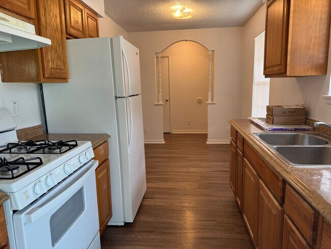 Building Photo - 132 Meadow Way