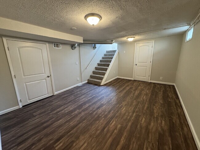 Building Photo - “Room to Grow!” — Spacious 3 Bed + Bonus Rooms in Pawnee