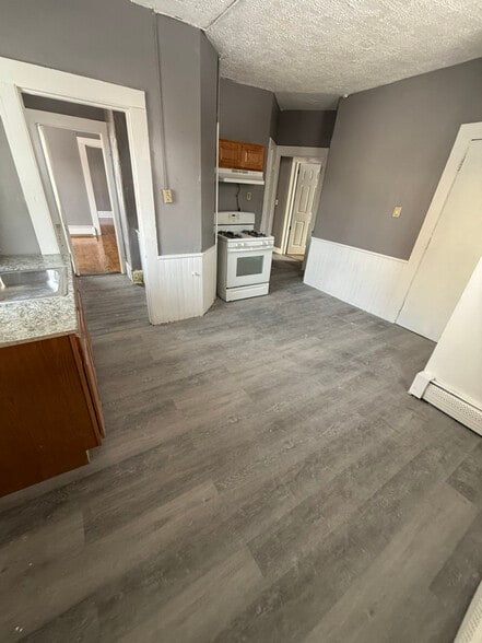 Building Photo - 27 Irving St