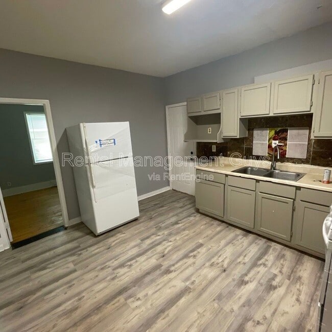 Building Photo - 2931 N Bryant Ave