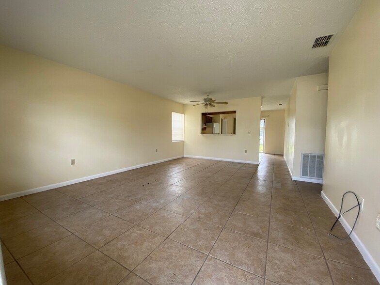 Living Room - 1416 Peavy Ct