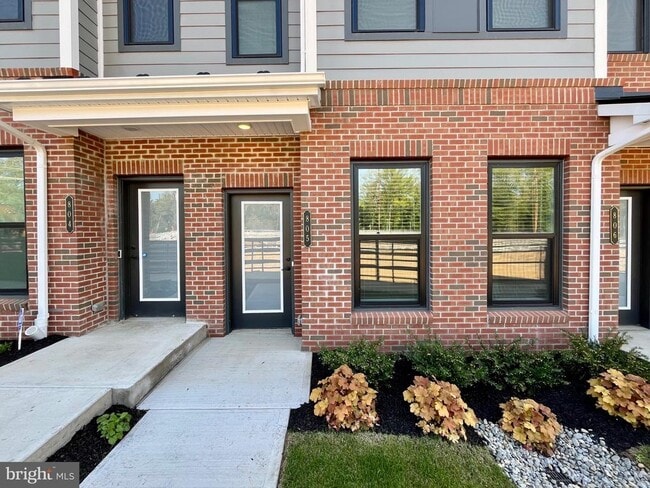 Building Photo - 805 Shay Ct