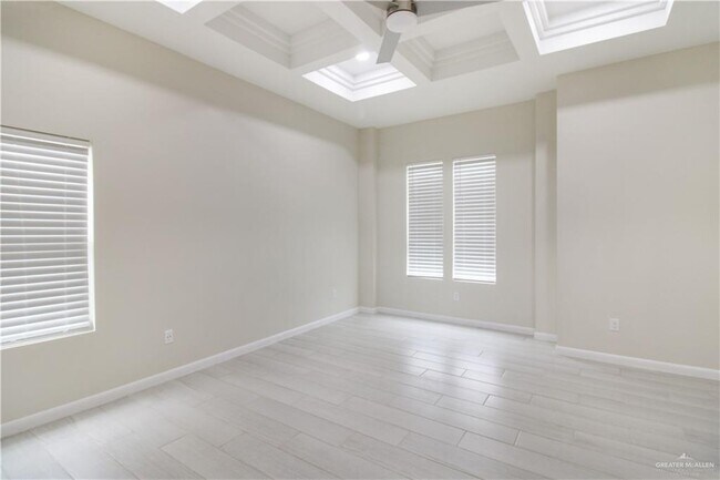 Building Photo - 3100 E Zinnia Ave