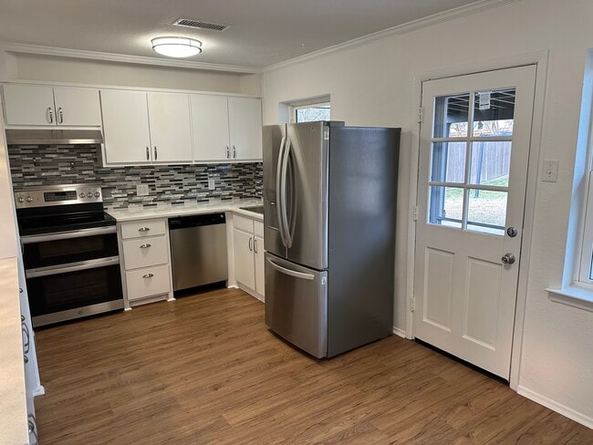 Building Photo - 8655 Ashcroft Ave