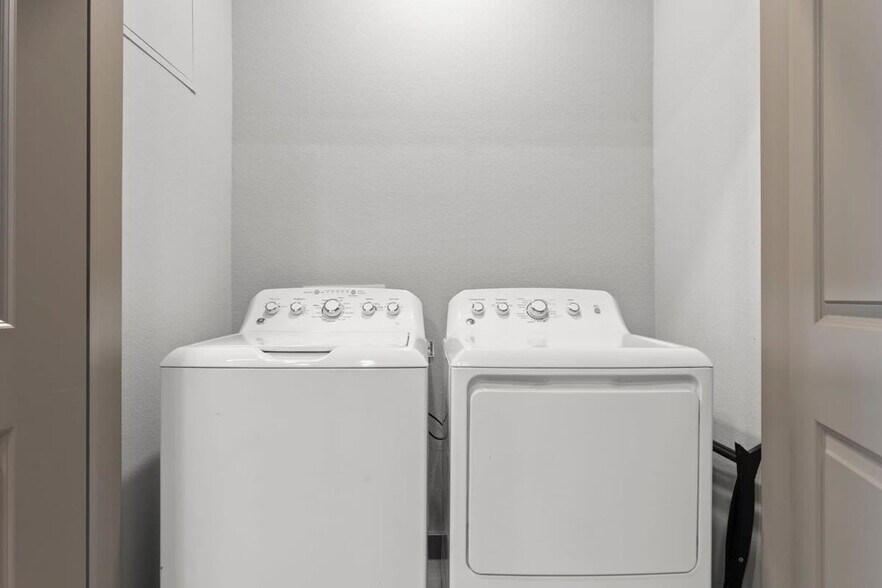 Building Photo - 400 N 2nd Ave