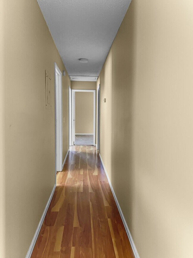 Building Photo - 276 Daffin Pl