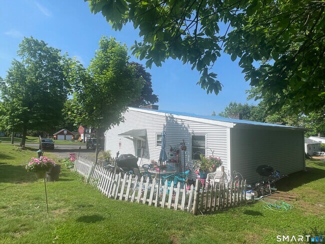 Building Photo - 521 Mill St