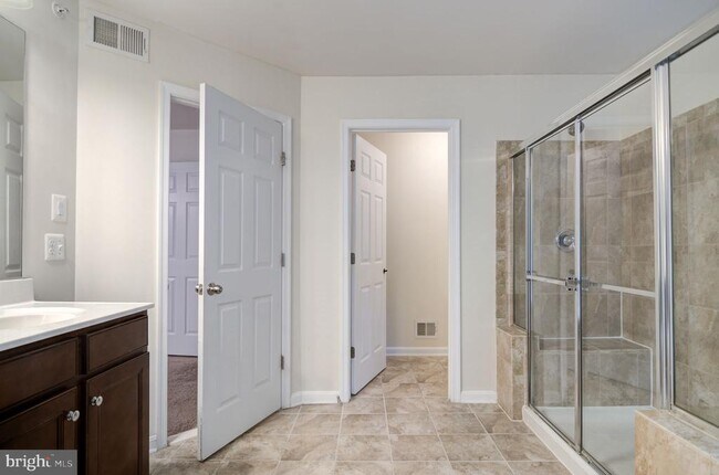 Building Photo - 3401 Eagle Ridge Dr