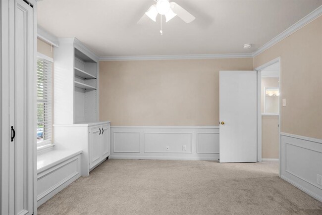 Building Photo - 527 Briar Knoll Dr