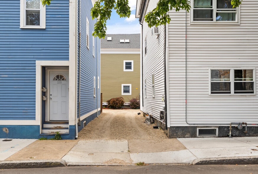 Building Photo - 159 5th St