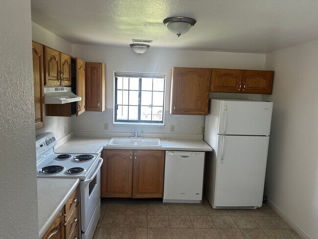 Building Photo - 318 W 620 N