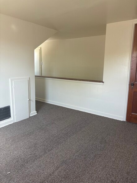 Upstairs - 4002 Saint James Ave