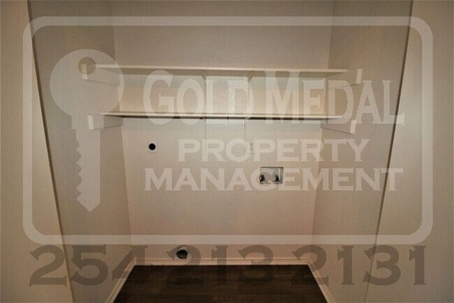 Building Photo - 4409 Deek Dr