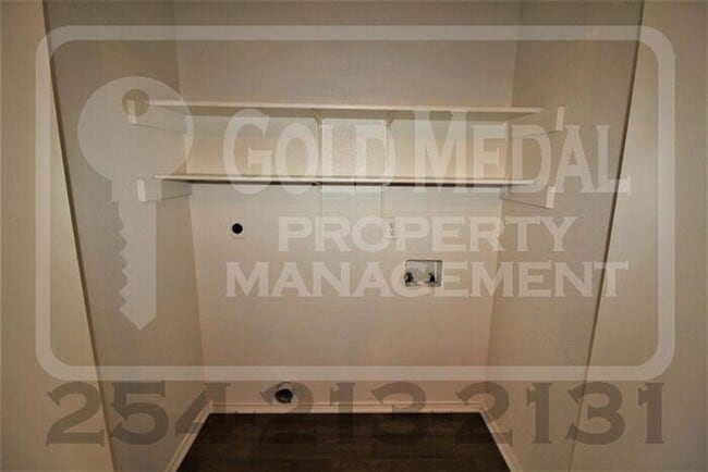 Building Photo - Beautiful 2-bed, 1.5-bath! - Now available...
