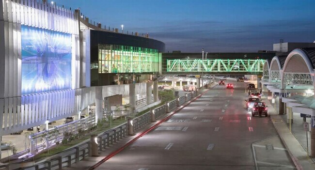 Building Photo - 13702 Yellow Oak Cir