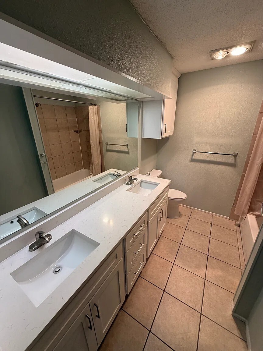 Building Photo - 13616 Dutch Myrtle