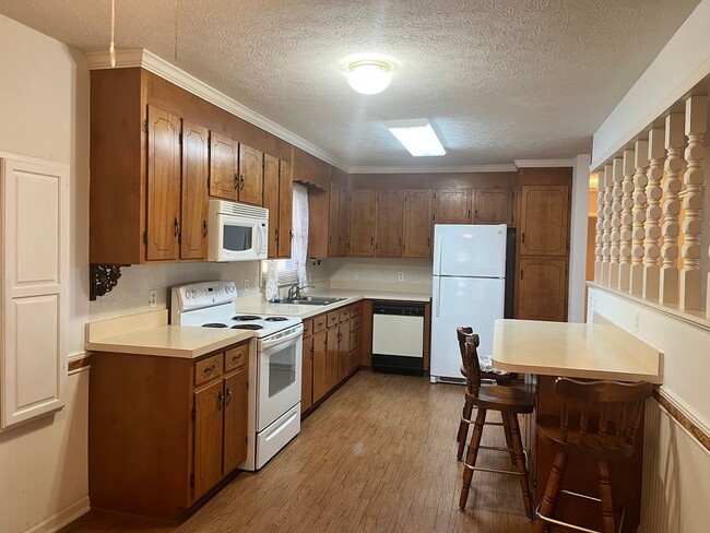 Building Photo - Beautifully secluded home right in the Vil...