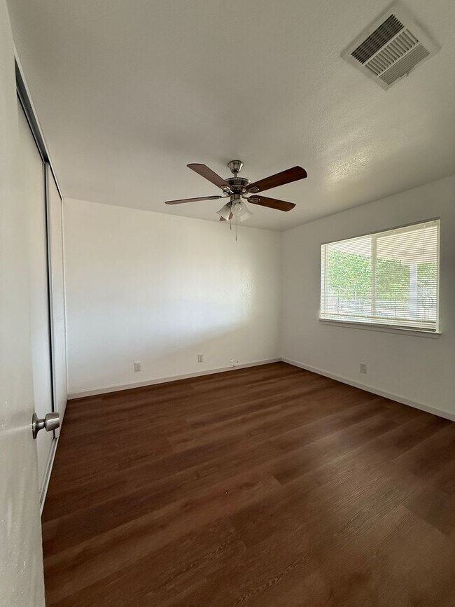 Building Photo - Charming 4-Bedroom Home for Rent in Hesperia, CA!