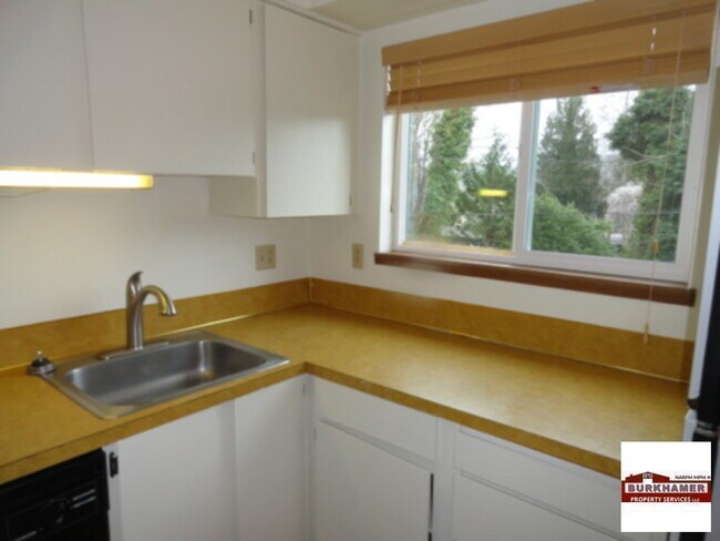 Building Photo - 620 4th Ave Aberdeen, WA. 98520