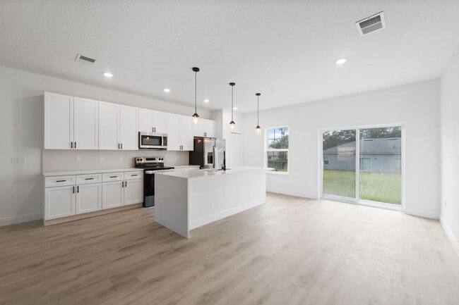 Building Photo - 14152 SW 44th Ave