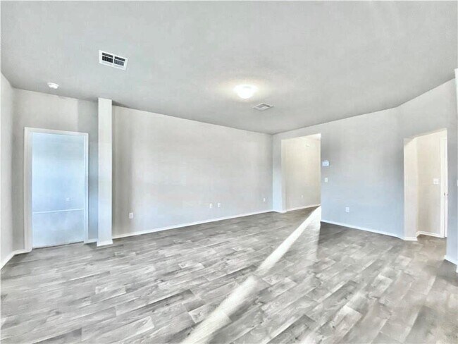 Building Photo - 5905 Ronee Leah Dr