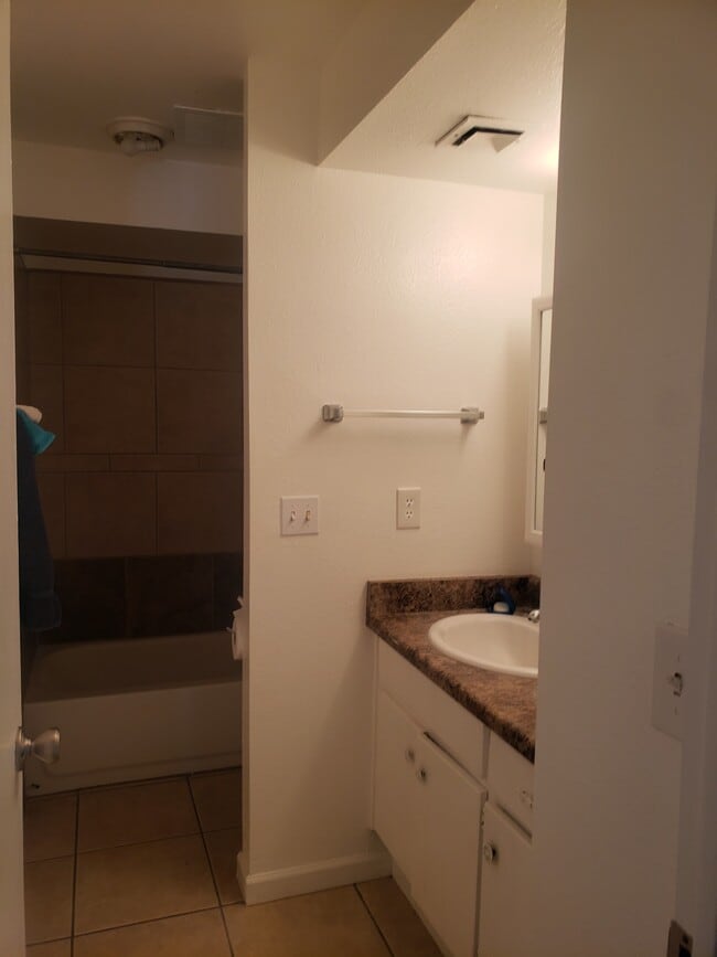 Building Photo - 3560 N Tucson Blvd