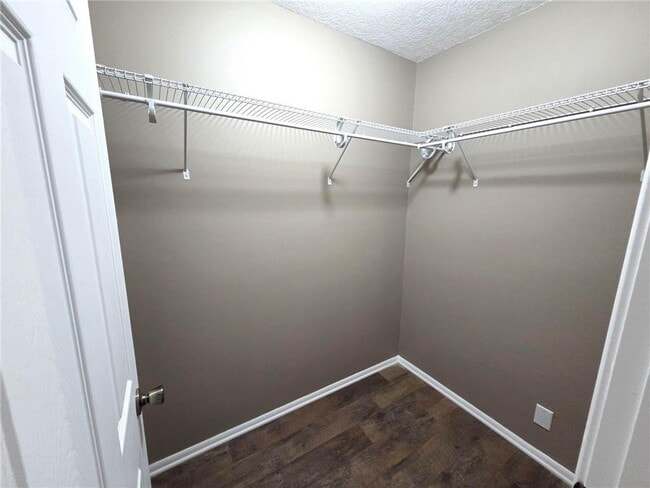 Building Photo - 3311 Interlachen Dr NE