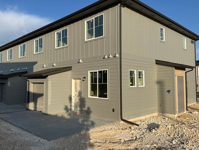 Building Photo - 4095 S Lone Pne Wy