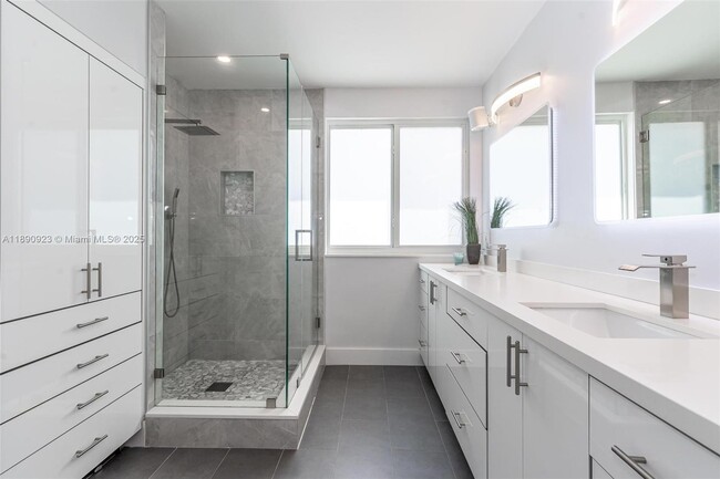 Building Photo - 925 Briar Ridge Rd