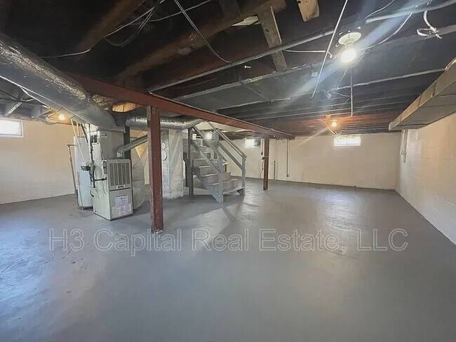 Building Photo - 711 N 28th St