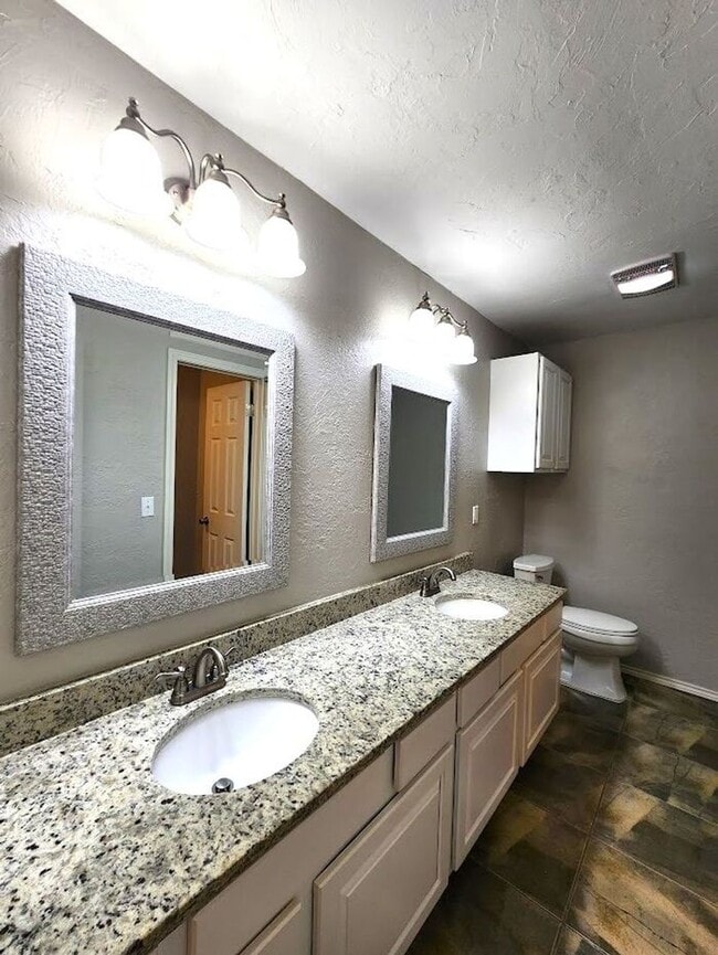 Building Photo - 3 Bed 2 Bath Home-Choctaw Trails Sec I Addition