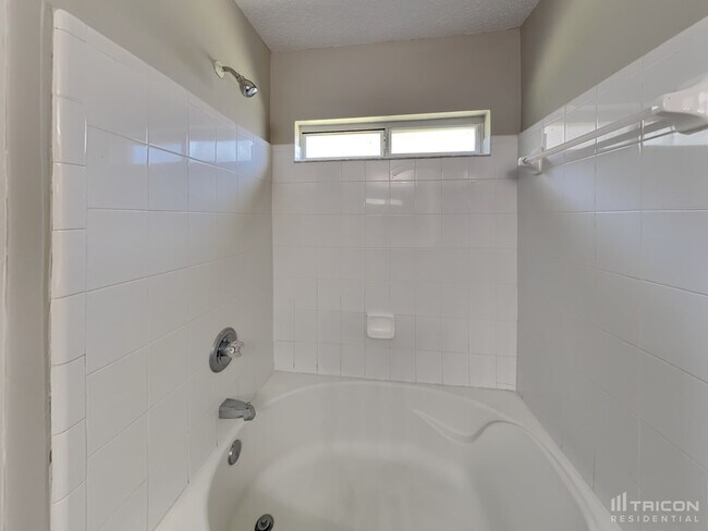 Building Photo - 9282 Thunderbolt Dr