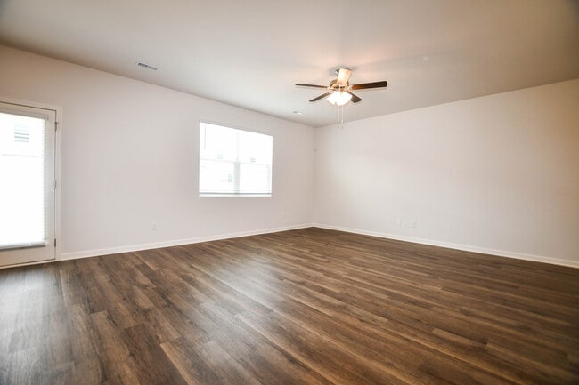 Building Photo - 130 Maple Spring Trl