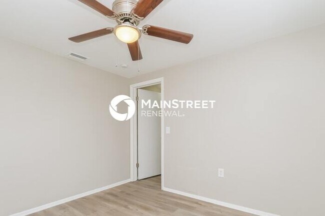 Building Photo - 3 Bedroom Pet-Friendly Home in New Port Ri...