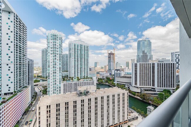 Building Photo - 485 Brickell Ave