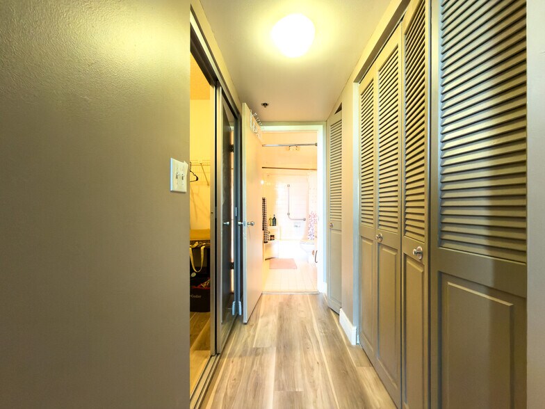 Building Photo - 919 Hillcrest Dr