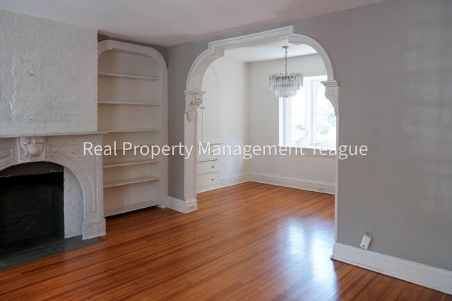 Building Photo - Beautiful Brownstone !