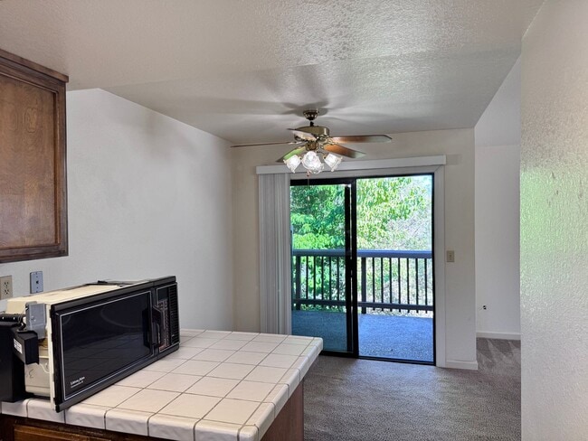 Building Photo - Cozy upstairs Condo in Auburn