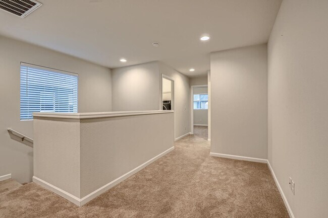 Building Photo - Beautiful Gresham Single-Family Home COMING SOON with a SPECIAL OFFER of $150 credit on your firs...