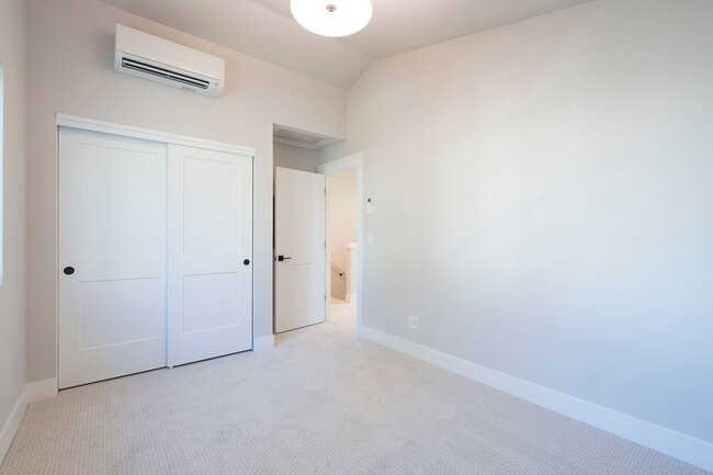 Building Photo - Beautiful 3 bed, 1.5 Bath SE Portland Rental Home!