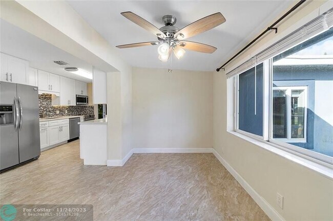Building Photo - 1562 NE 36th St